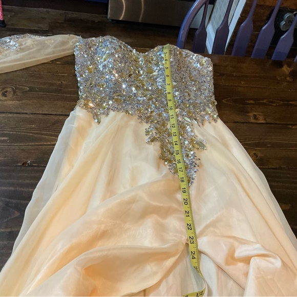 Mac Duggal Asymmetrical Silver and Cream Gown with Slit - Picture 8 of 9